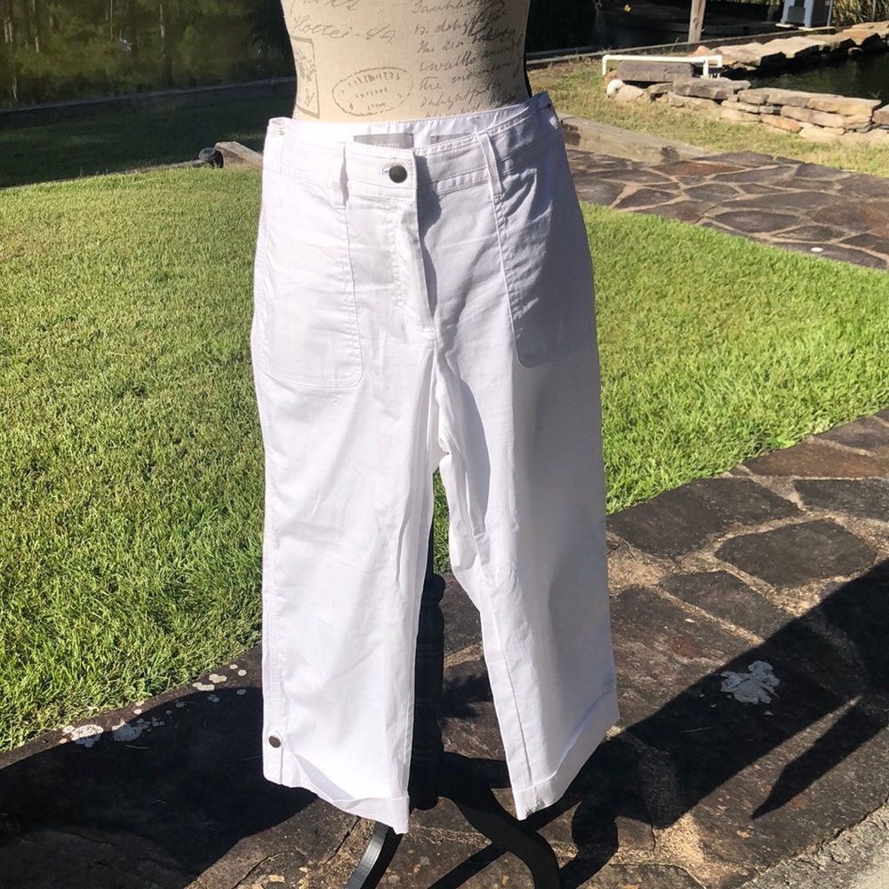 Liz Claiborne lightweight white cropped pants.